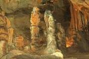 fantastische Gebilden von Aragonit, Stalaktiten und Stalagmiten